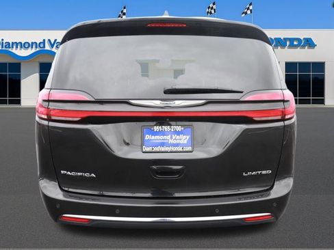 Used 2023 Chrysler Pacifica Limited image 5