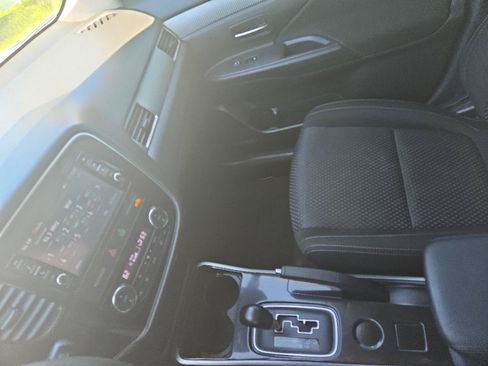 Used 2018 Mitsubishi Outlander ES FWD image 19
