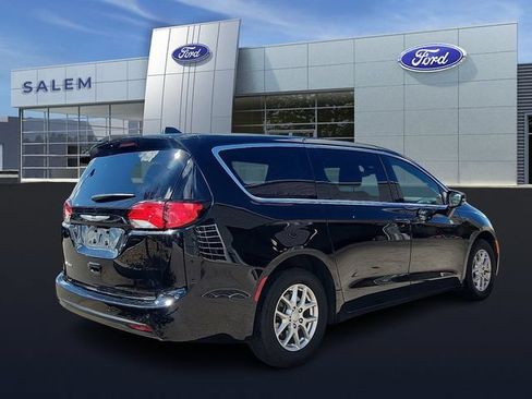 Used 2025 Chrysler Voyager LX FWD image 3