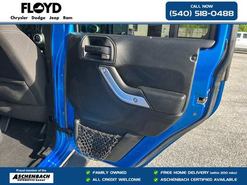 Used 2015 Jeep Wrangler Unlimited Sahara w/ Connectivity Group AWD/4WD image 30