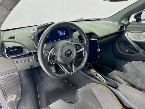 Used 2025 McLaren Artura Spider RWD image 10