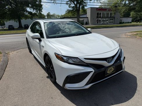 Used 2021 Toyota Camry XSE FWD image 3