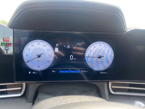 Used 2025 Hyundai Elantra SEL FWD image 19