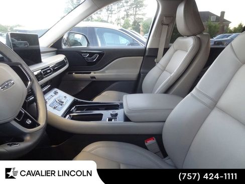 Used 2023 Lincoln Aviator AWD w/ Premium Package image 5