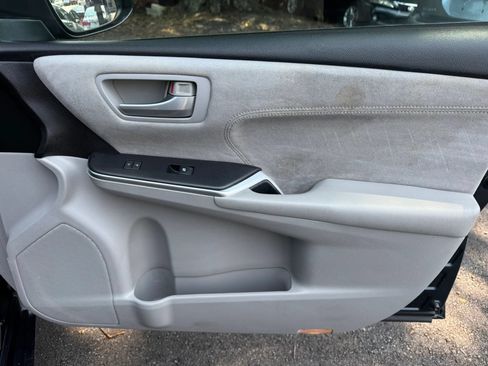 Used 2017 Toyota Camry XSE w/ Moonroof Package FWD image 27