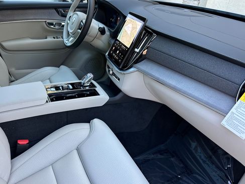 New 2026 Volvo XC90 T8 Ultra image 13