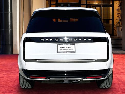 Used 2023 Land Rover Range Rover SE image 3
