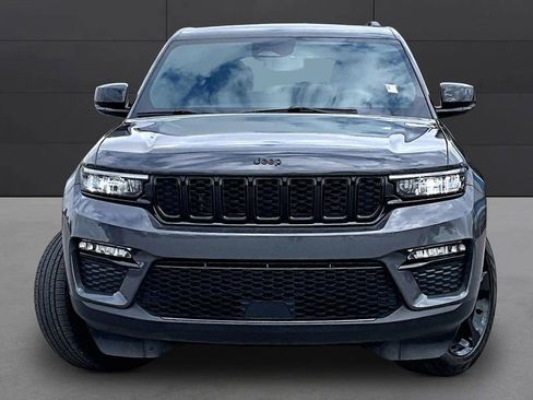 Used 2024 Jeep Grand Cherokee Limited w/ Black Appearance Package AWD/4WD image 3