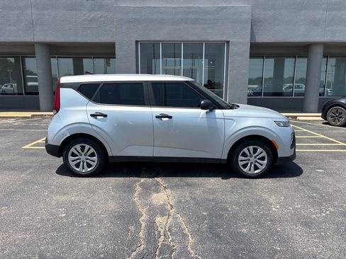 Used 2020 Kia Soul LX FWD image 4
