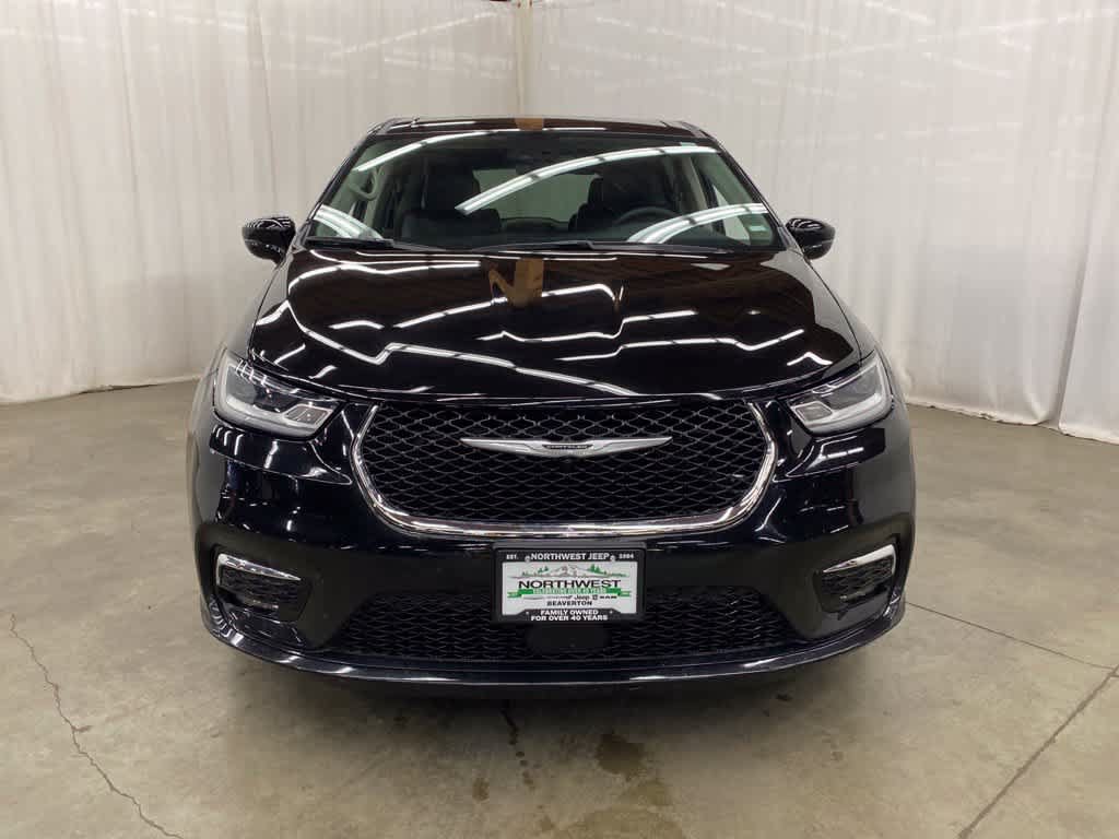 Used 2024 Chrysler Pacifica Touring-L FWD image 9