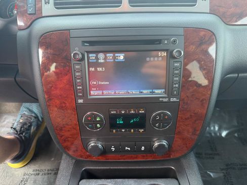 Used 2012 Chevrolet Suburban LT AWD/4WD image 36