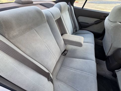 Used 1994 Toyota Camry LE FWD image 11