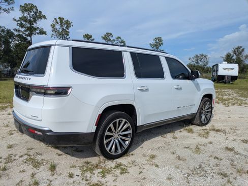 Used 2022 Jeep Grand Wagoneer Series II w/ Convenience Group III AWD/4WD image 4