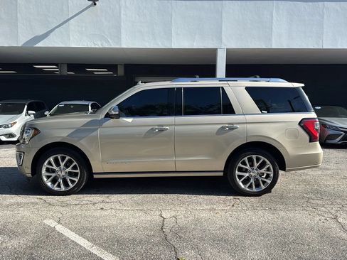 Used 2018 Ford Expedition Platinum AWD/4WD image 2
