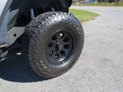 Used 2015 Jeep Wrangler Unlimited Rubicon w/ Connectivity Group image 10