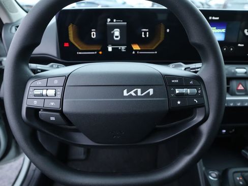 New 2025 Kia K4 LXS image 28