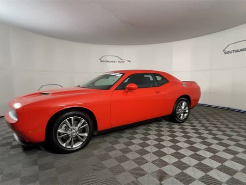 Used 2023 Dodge Challenger SXT image 4