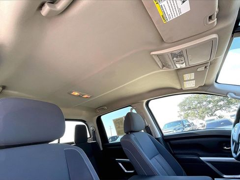 Used 2021 Nissan Titan SV image 27