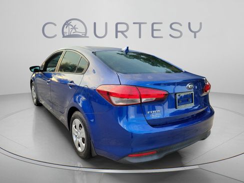 Used 2018 Kia Forte LX FWD image 2