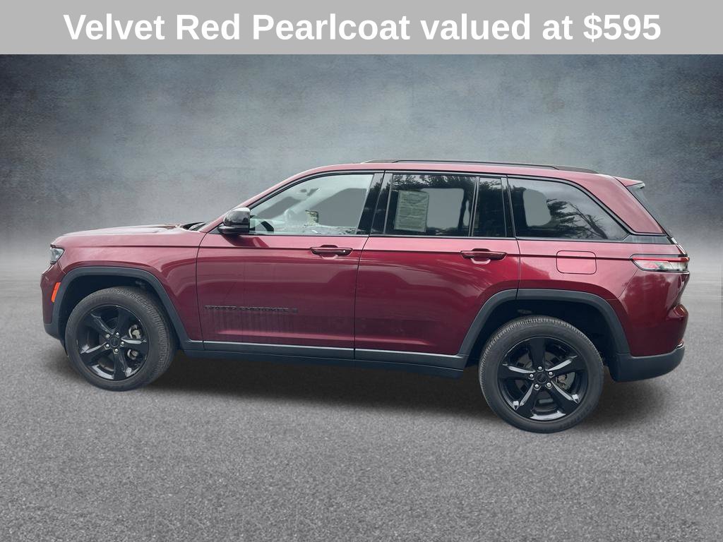 Used 2023 Jeep Grand Cherokee Altitude AWD/4WD image 4