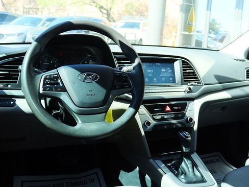 Used 2017 Hyundai Elantra SE image 35