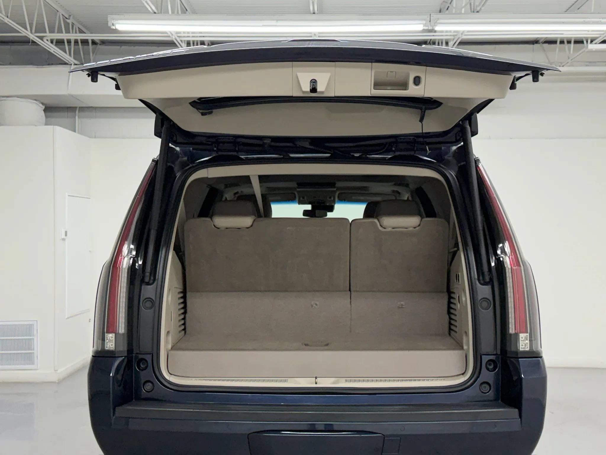 Used 2019 Cadillac Escalade Luxury RWD image 82