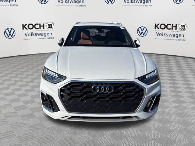 Used 2023 Audi Q5 2.0T Premium w/ Convenience Package AWD/4WD image 2