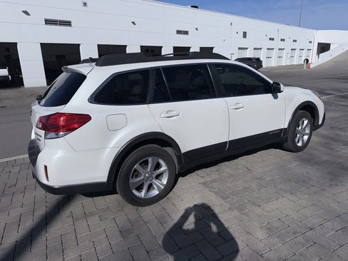 Used 2014 Subaru Outback 3.6R Limited w/ Moonroof Package image 3