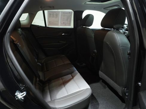 Used 2024 Chevrolet Trax LT w/ Sunroof Package FWD image 15