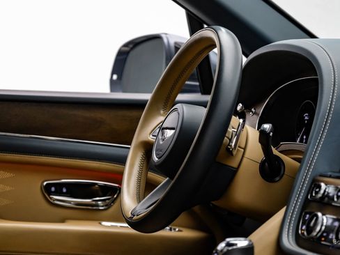 Used 2023 Bentley Bentayga Extended Wheelbase AWD/4WD image 51