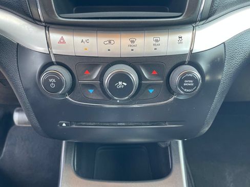 Used 2019 Dodge Journey SE FWD image 11