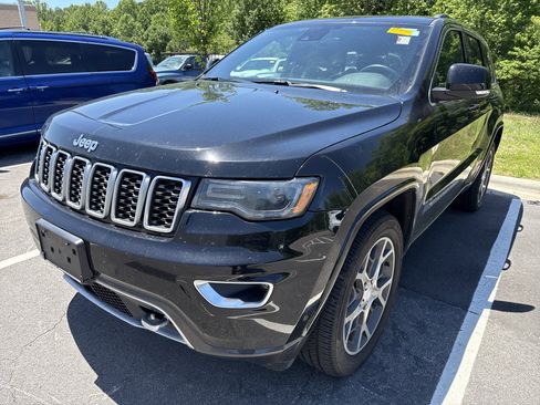 Used 2018 Jeep Grand Cherokee Limited AWD/4WD image 5