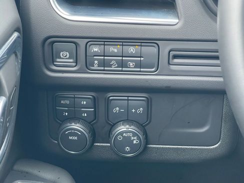 Used 2024 Chevrolet Tahoe Z71 w/ Luxury Package image 12