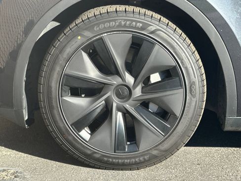 Used 2025 Tesla Model Y Long Range image 27