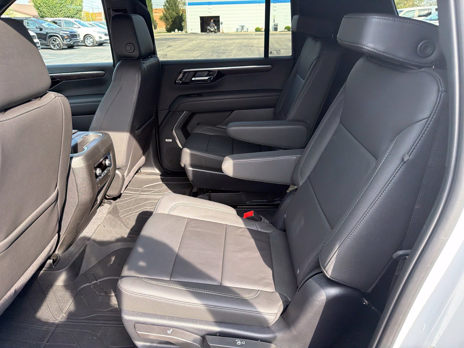 Used 2025 Chevrolet Suburban LT w/ Comfort Package AWD/4WD image 33
