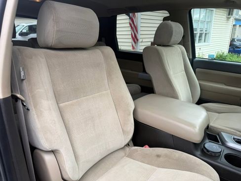 Used 2008 Toyota Sequoia SR5 AWD/4WD image 32