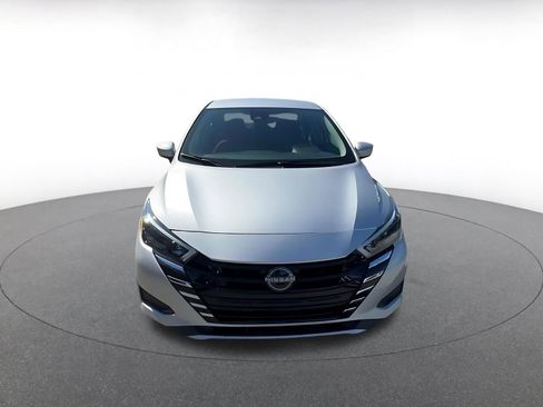 Used 2025 Nissan Versa SV image 4