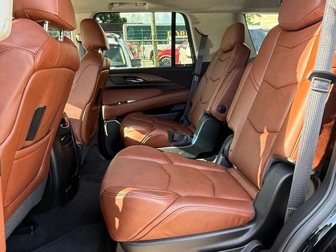 Used 2015 Cadillac Escalade Luxury RWD image 18