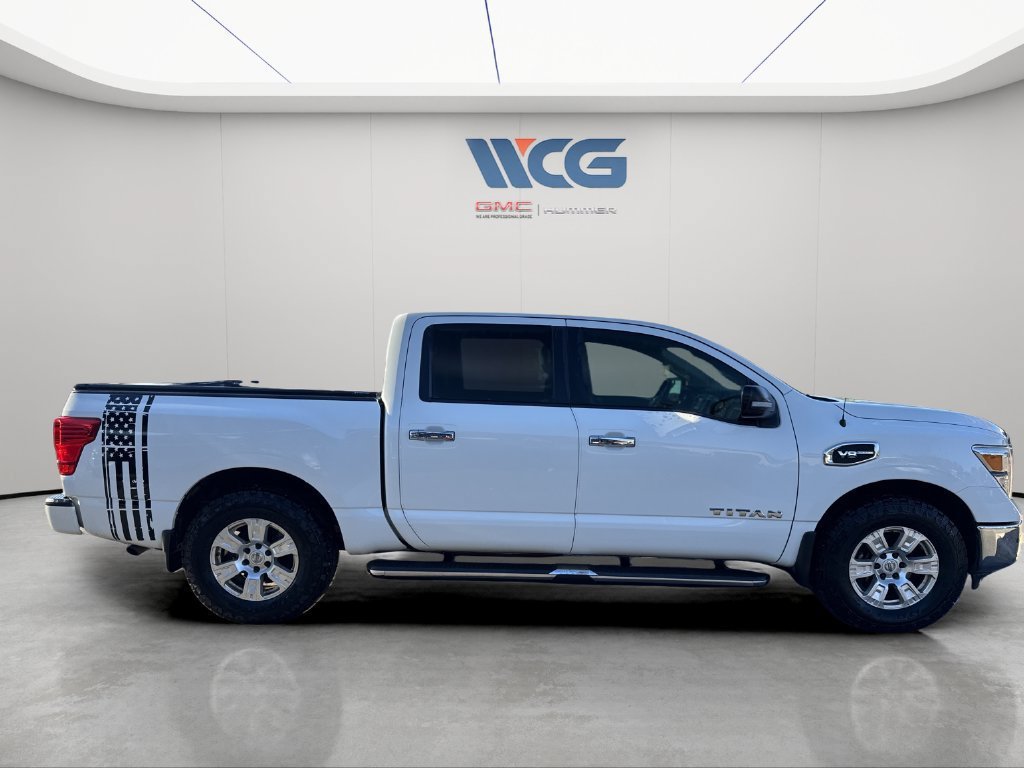 Used 2017 Nissan Titan SV AWD/4WD image 2