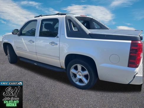 Used 2011 Chevrolet Avalanche LTZ AWD/4WD image 4