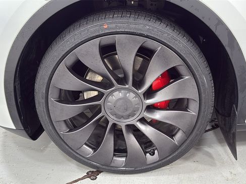 Used 2025 Tesla Model Y Performance image 24