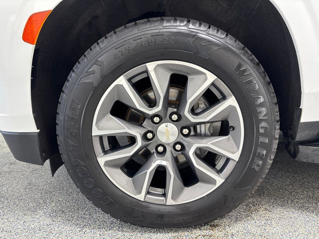 Used 2022 Chevrolet Suburban LT AWD/4WD image 57