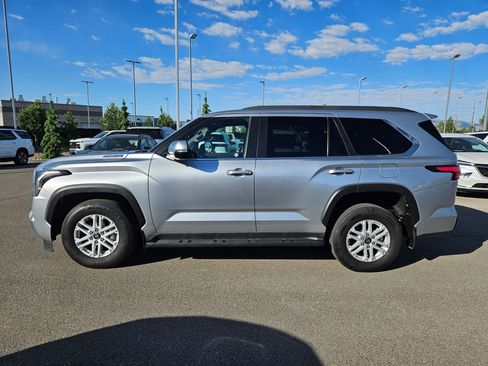Used 2025 Toyota Sequoia SR5 AWD/4WD image 17