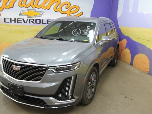 Used 2020 Cadillac XT6 Premium Luxury w/ Platinum Package AWD/4WD image 4