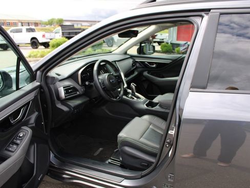 Used 2025 Subaru Outback Onyx Edition AWD/4WD image 33