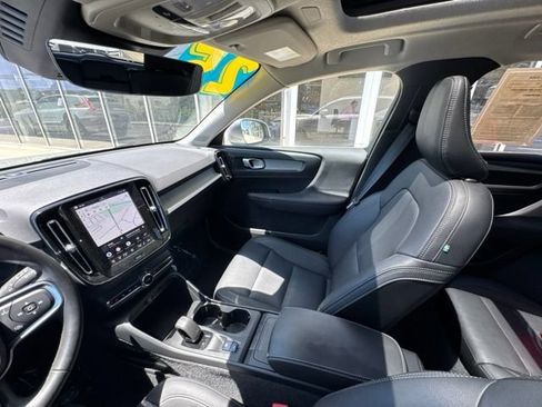 Certified 2025 Volvo XC40 B5 Core AWD/4WD image 22