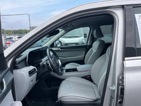Used 2025 Hyundai Palisade SEL FWD image 24