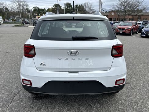 New 2025 Hyundai Venue SEL image 4