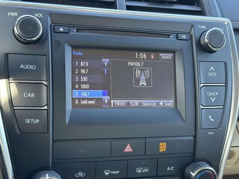 Used 2015 Toyota Camry LE image 32