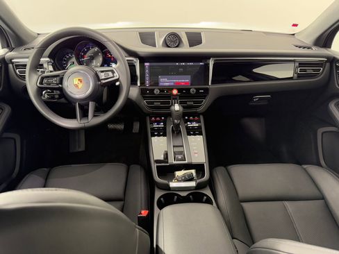 Certified 2026 Porsche Macan AWD/4WD image 18